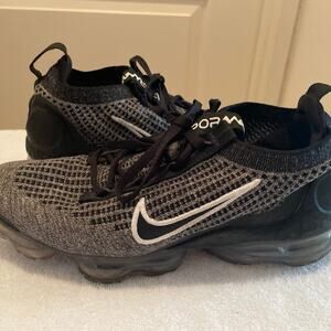 Nike Vapormax Sneaker - Size 6.5 Youth & Men / Size 8 Women’s